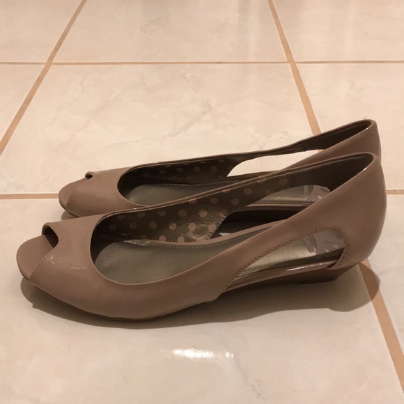 Fergalicious Blush open toe wedges. - Picture 2 of 12